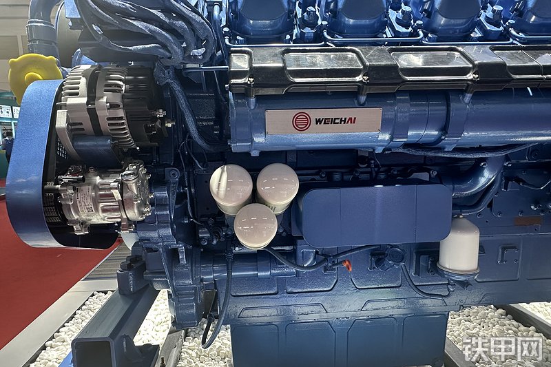 潍柴12M13发动机整机外观