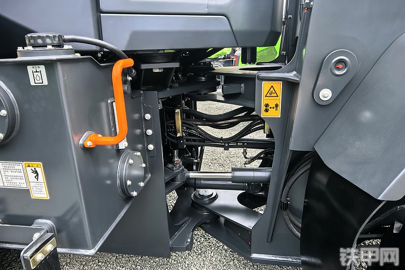 柳工835TE装载机整机外观