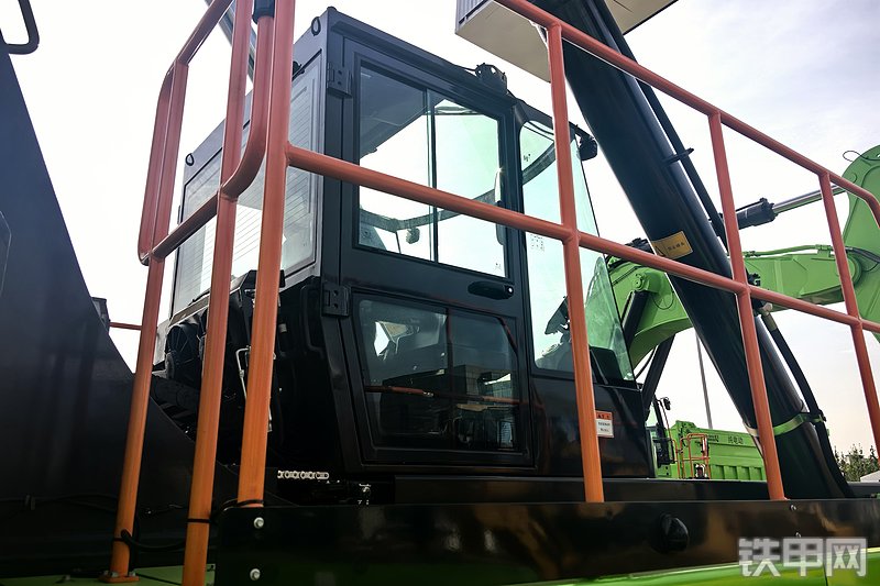 柳工LRSE4531E起重机整机外观