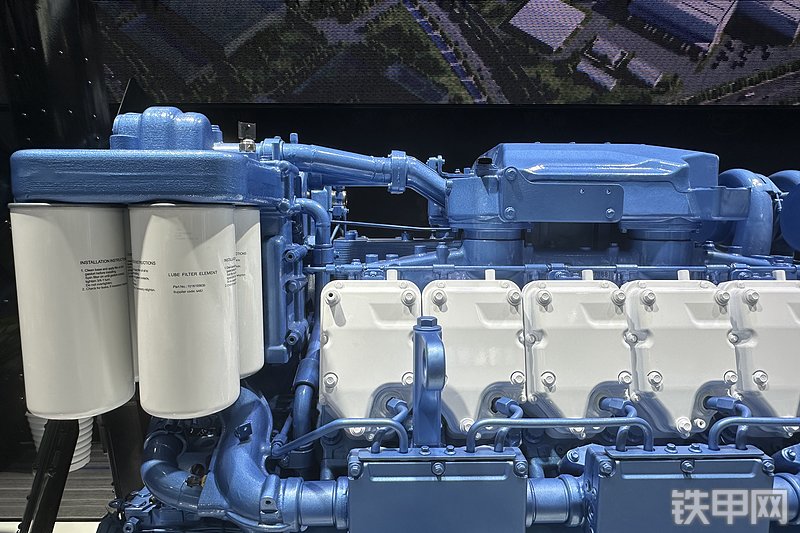 潍柴12M25发动机整机外观