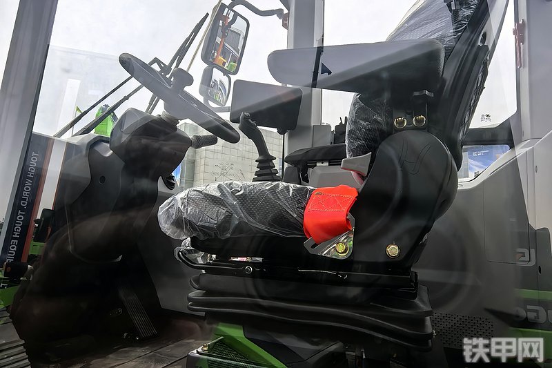 柳工835TE装载机整机外观