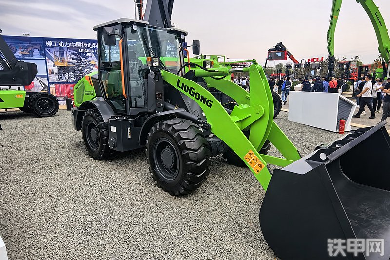 柳工820TE装载机整机外观