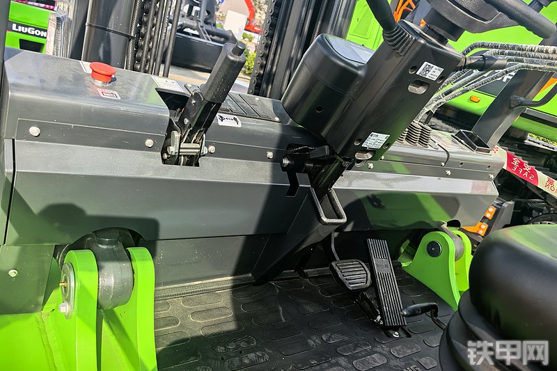 柳工CPD100-EYH叉车整机外观