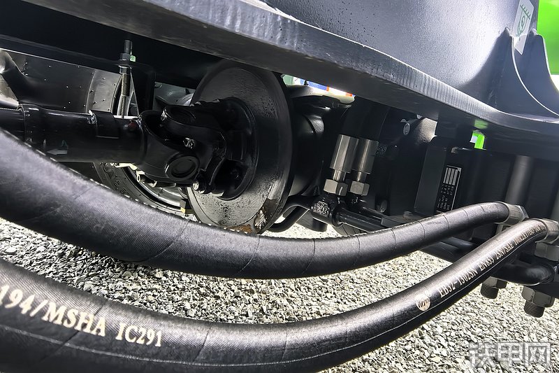 柳工820TE装载机整机外观