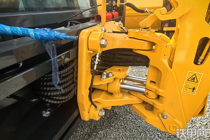 柳工777A-S MAX挖掘装载机整机外观