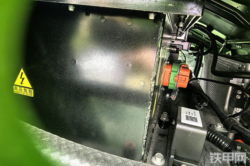 柳工820TE装载机整机外观