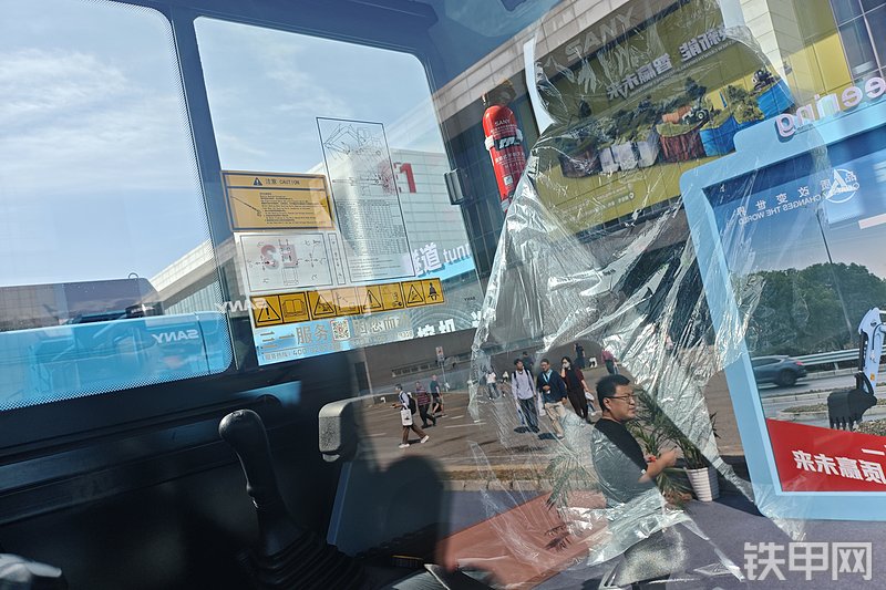 三一重工SY60E挖掘机整机外观