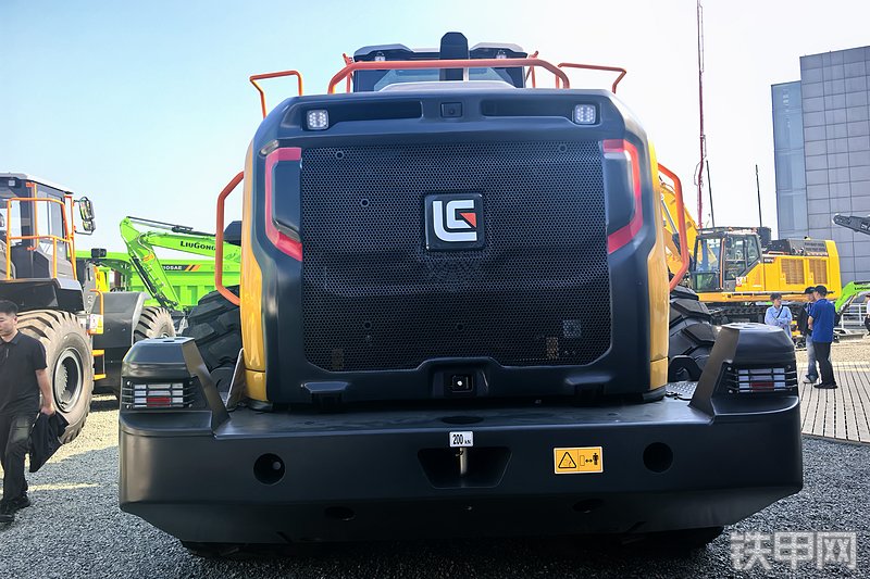 柳工890T装载机整机外观