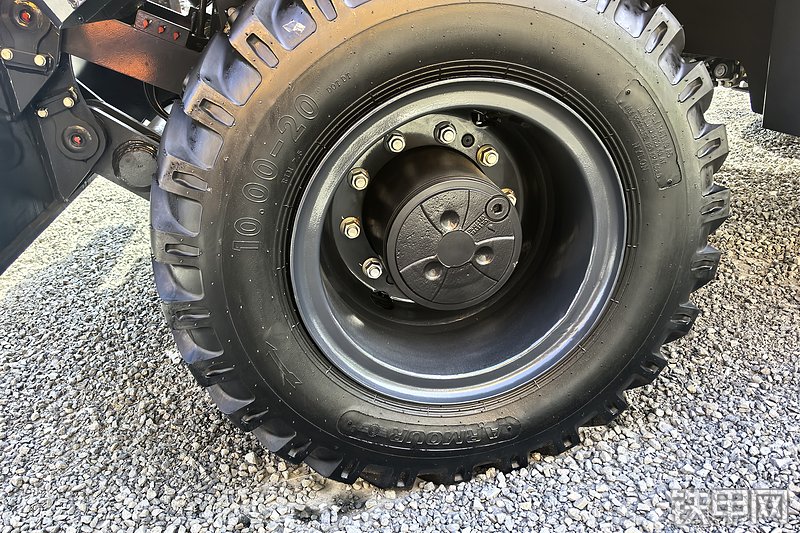 柳工915FW挖掘机整机外观