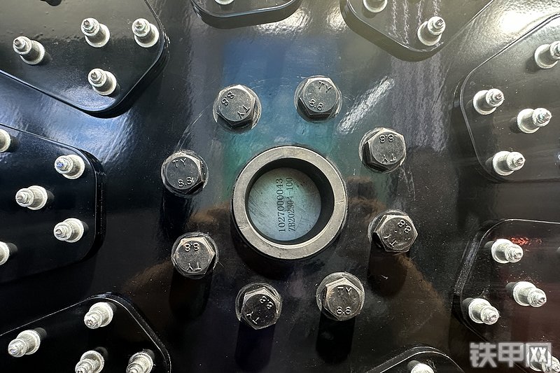 潍柴12M55发动机整机外观