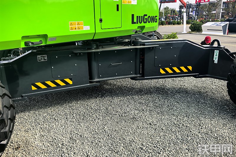 柳工LT38JE-C高空作业机械整机外观