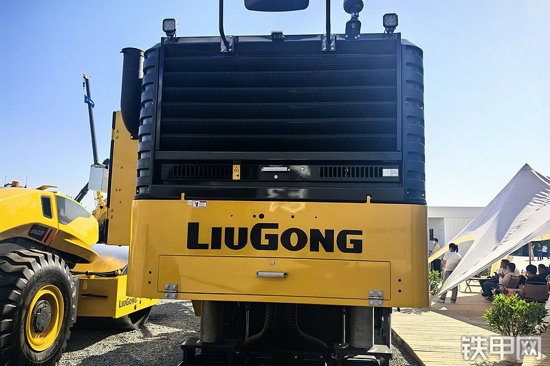 柳工M200E铣刨机整机外观