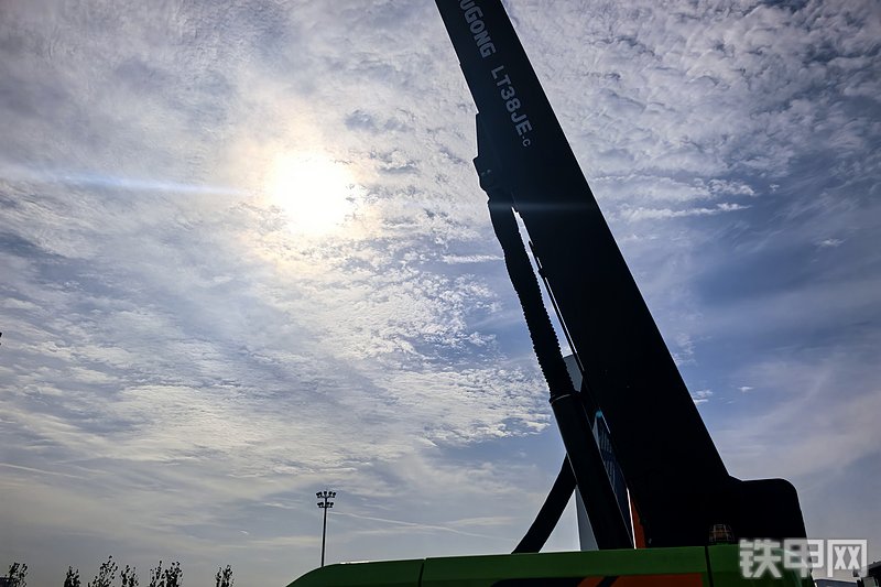 柳工LT38JE-C高空作业机械整机外观