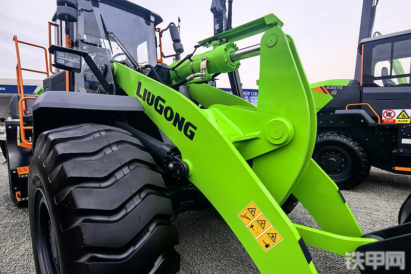 柳工856TE装载机整机外观