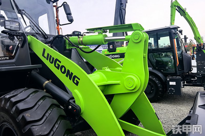 柳工835TE装载机整机外观