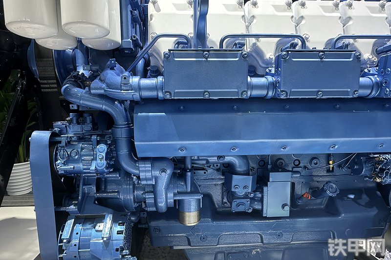 潍柴12M25发动机整机外观