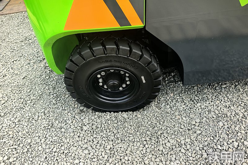 柳工CPD30E叉车整机外观