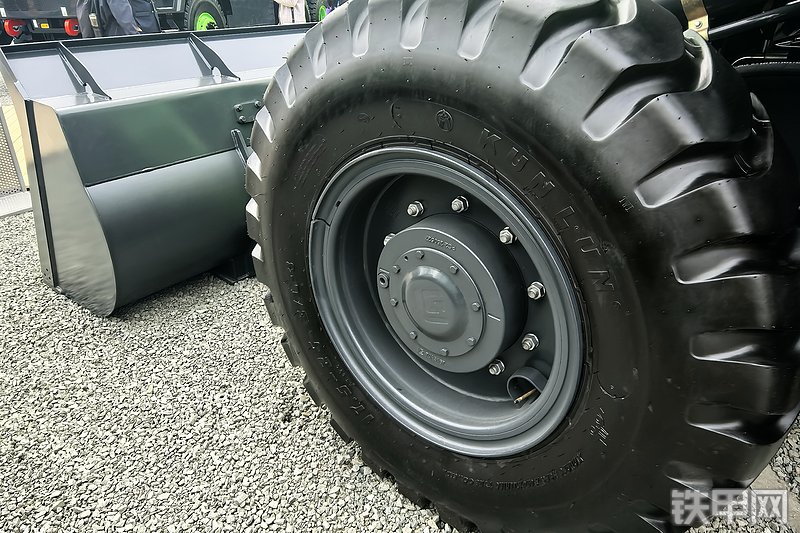 柳工835TE装载机整机外观