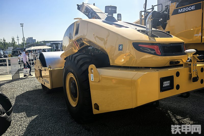 柳工6622E无人驾驶压路机整机外观