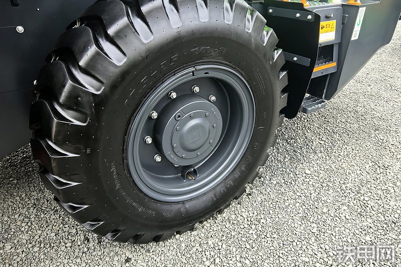 柳工835TE装载机整机外观
