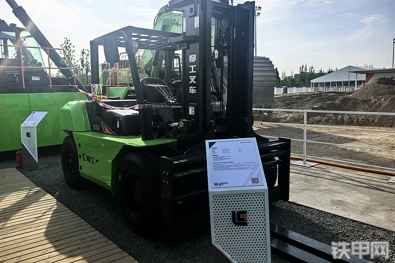 柳工CPD100-EYH叉车整机外观