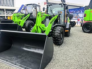 柳工820TE装载机整机外观