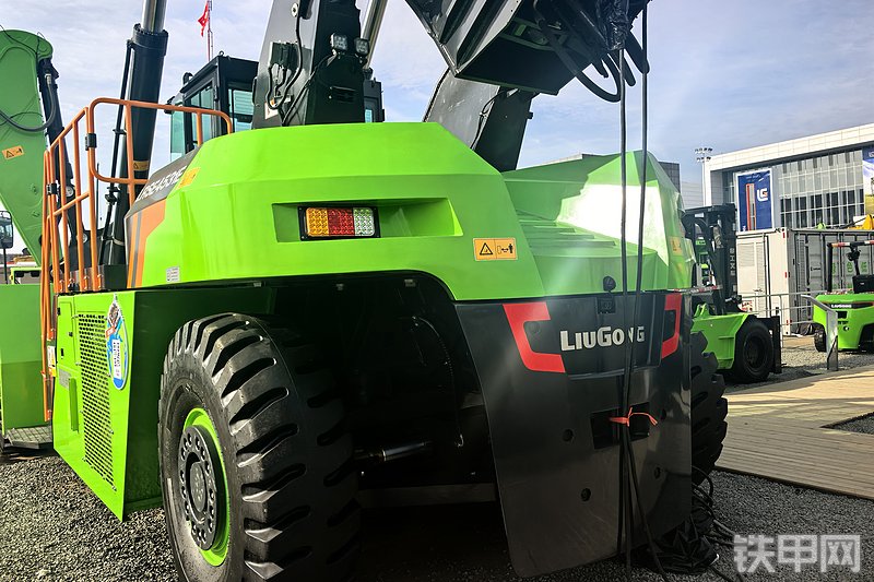 柳工LRSE4531E起重机整机外观