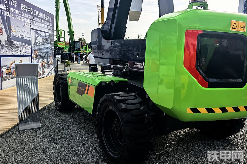 柳工LT26JE-C+高空作业机械整机外观