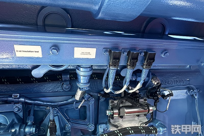 潍柴12M55发动机整机外观