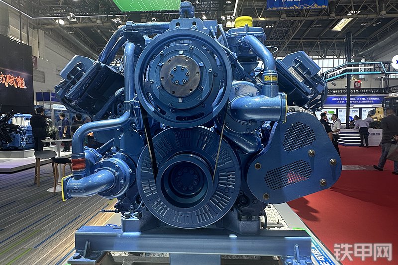 潍柴12M13发动机整机外观