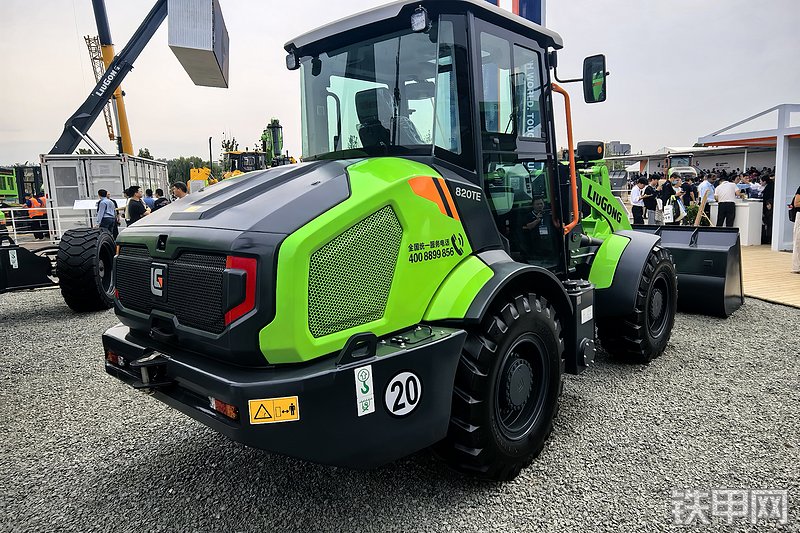 柳工820TE装载机整机外观