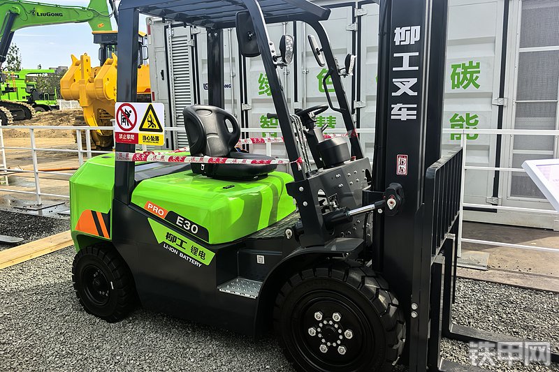 柳工CPD30E叉车整机外观