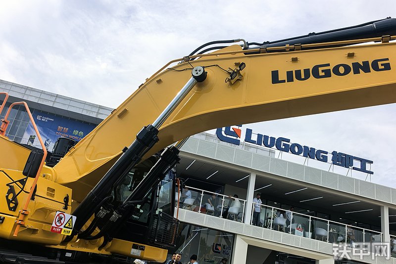 柳工975FMAX挖掘机整机外观