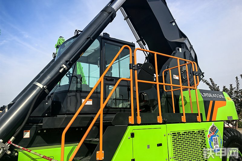 柳工LRSE4531E起重机整机外观