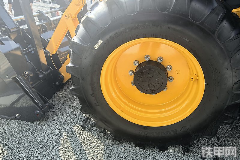 柳工777A-S MAX挖掘装载机整机外观