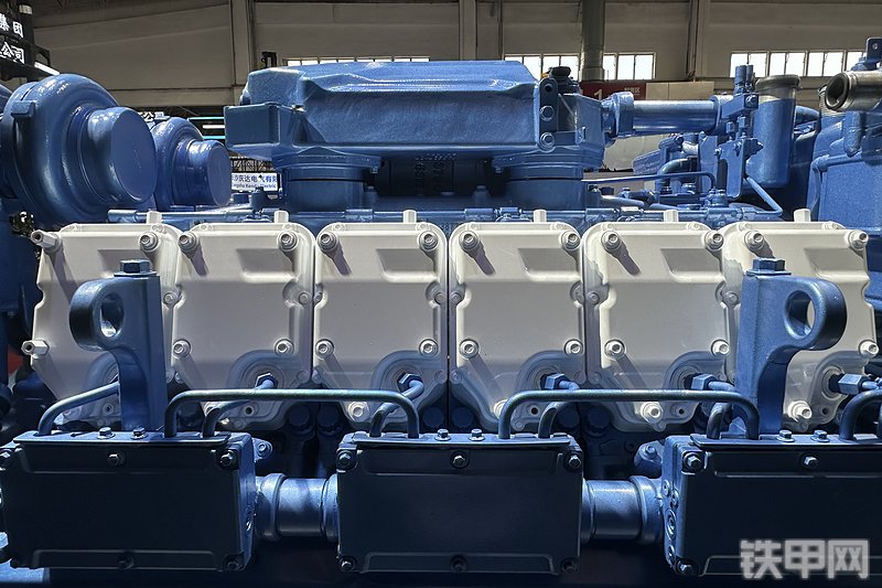 潍柴12M25发动机整机外观