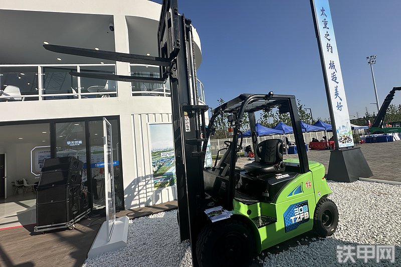 太重集团TZFB30叉车整机外观