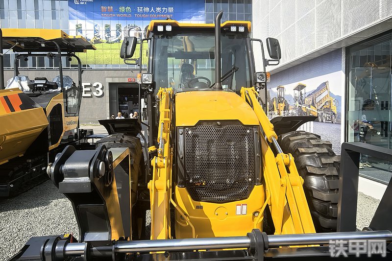 柳工777A-S MAX挖掘装载机整机外观