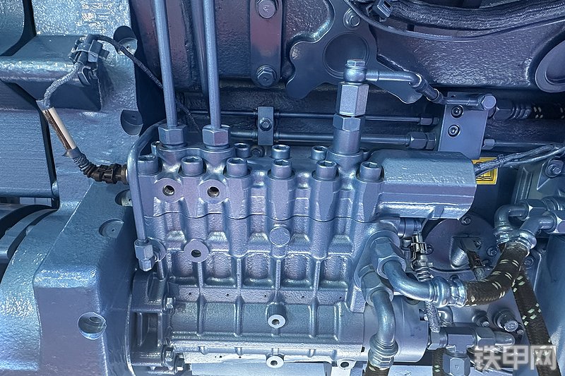 潍柴12M55发动机整机外观