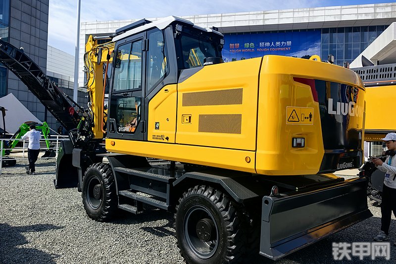 柳工915FW挖掘机整机外观