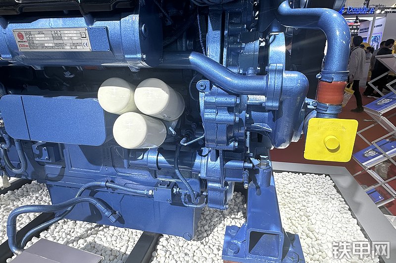 潍柴12M13发动机整机外观