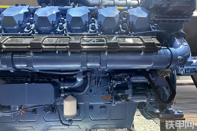 潍柴12M13发动机整机外观