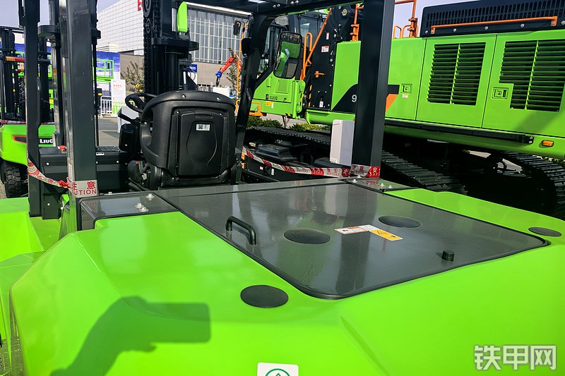 柳工CPD100-EYH叉车整机外观