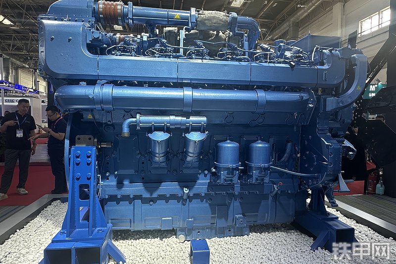 潍柴12M55发动机整机外观