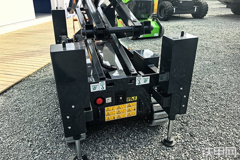 柳工LS0610EC高空作业机械整机外观