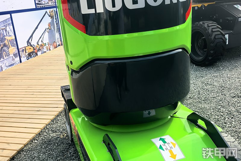 柳工LM09JE高空作业机械整机外观