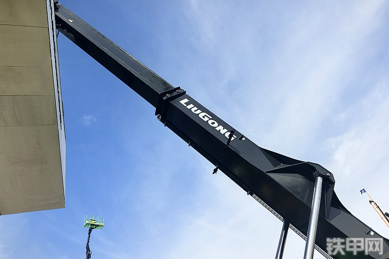 柳工LRSE4531E起重机整机外观