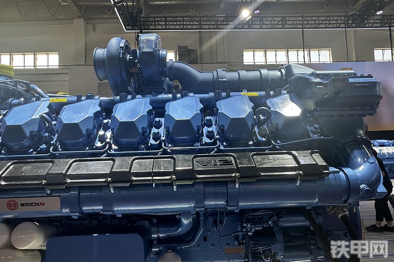 潍柴12M13发动机整机外观