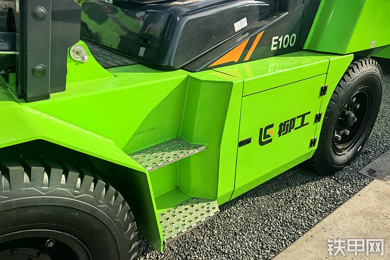 柳工CPD100-EYH叉车整机外观