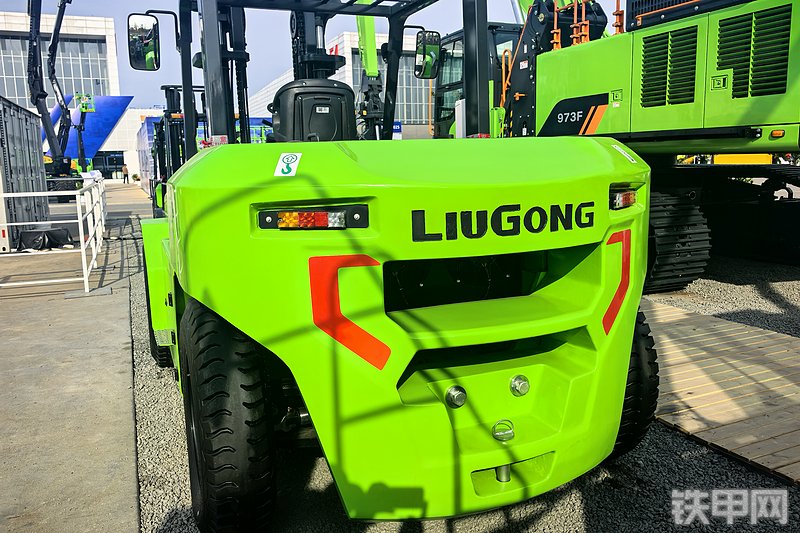 柳工CPD100-EYH叉车整机外观